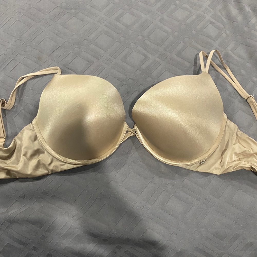 Victoria Secret very sexy push up bra size  32DDD